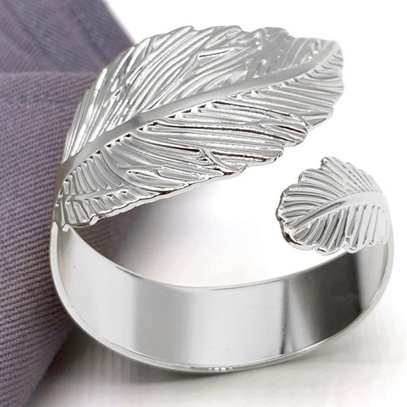 NWOT Molatta Metal Napkin Rings-Family Gatherings Set of 5. - Picture 3 of 5